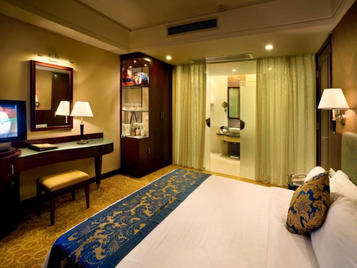 City Hotel Foshan Room photo