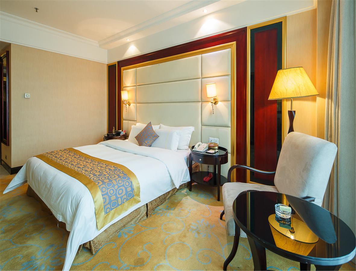 City Hotel Foshan Room photo