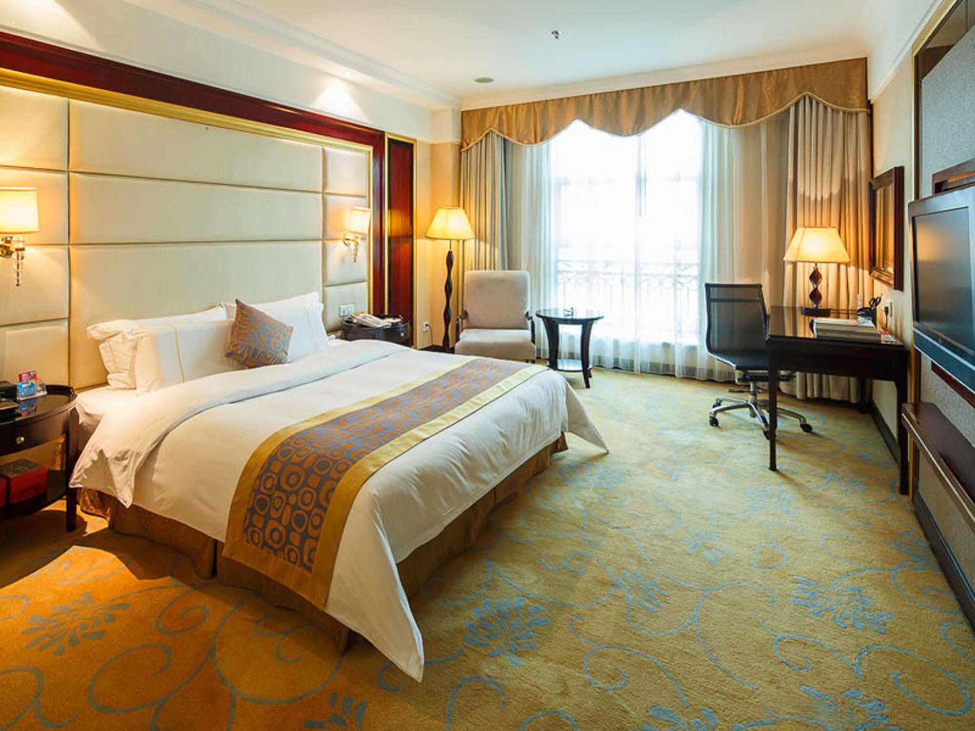 City Hotel Foshan Exterior photo